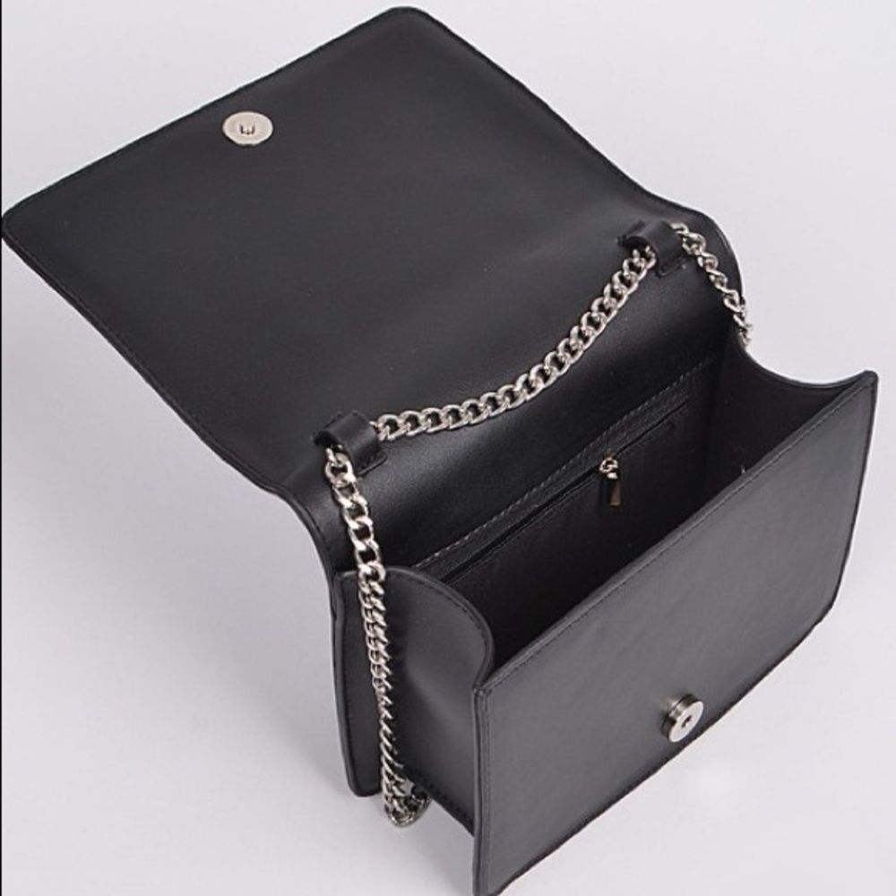 White Unique Chain Clutch - Picture 3 of 9